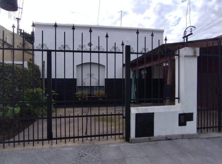 Casa · 74m² · 4 Ambientes · 2 Cocheras