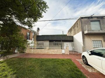 Casa · 130m² · 4 Ambientes · 2 Cocheras · Maciel 844