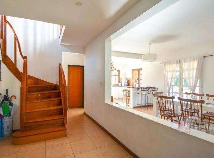 Casa · 228m² · 5 Ambientes · 2 Cocheras
