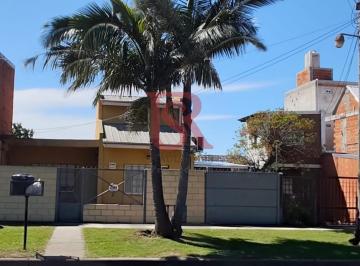 Casa · 135m² · 4 Ambientes · 1 Cochera · Dn - Casa en Venta en Quilmes Oeste!