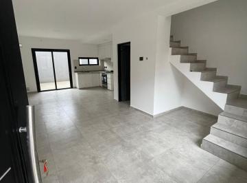Casa · 86m² · 3 Ambientes · 1 Cochera · Casa en Capital