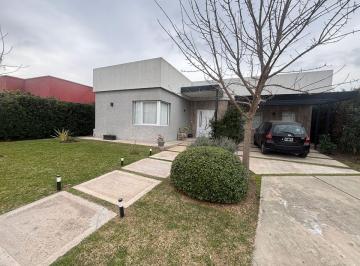 Casa de 4 ambientes, Pilar · Hermosa Casa Funcional en San Ramiro con Pileta!