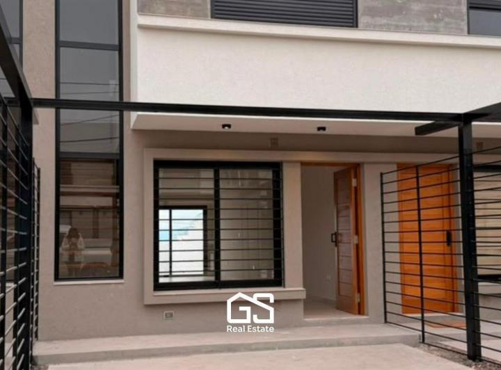 Casa · 104m² · 2 Dormitorios · 1 Cochera