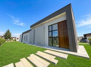 Casa · 163m² · 4 Ambientes · 2 Cocheras · Casa en Venta a Estrenar Cortaderas 3, Guaymallén