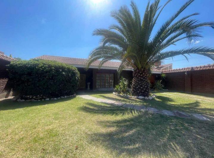 Casa · 248m² · 5 Ambientes · 1 Cochera