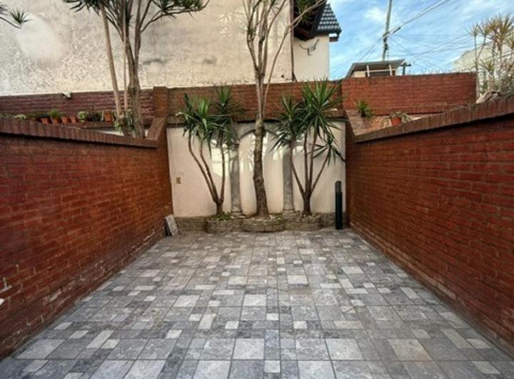 Casa · 270m² · 4 Ambientes · 2 Cocheras