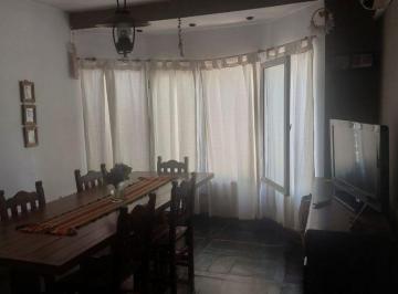 Casa · 211m² · 4 Ambientes · 1 Cochera · Venta Casa 4 Amb con Quincho S/lote Propio Moreno