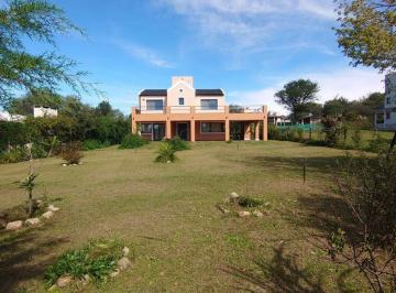 Casa · 220m² · 7 Ambientes · 3 Cocheras · Casa 3 Dormitorio con Bajada Al Rio Keoken Tanti