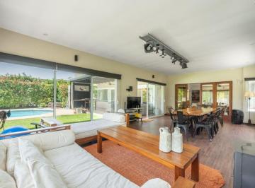 Casa · 340m² · 6 Ambientes · 3 Cocheras · Venta Barrio Cerrado Villa Olivos Central, Km 36
