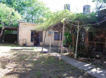 Casa · 68m² · 3 Ambientes · 1 Cochera · Casa de 2 Dormis a Reciclar