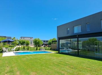 Casa · 240m² · 5 Ambientes · 3 Cocheras · Venta Casa Acacias Puertos del Lago 5 Ambientes