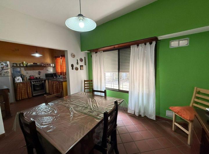 Casa · 165m² · 5 Ambientes · 2 Cocheras