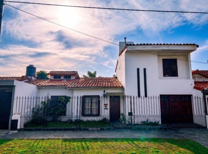Casa · 146m² · 6 Ambientes · 1 Cochera