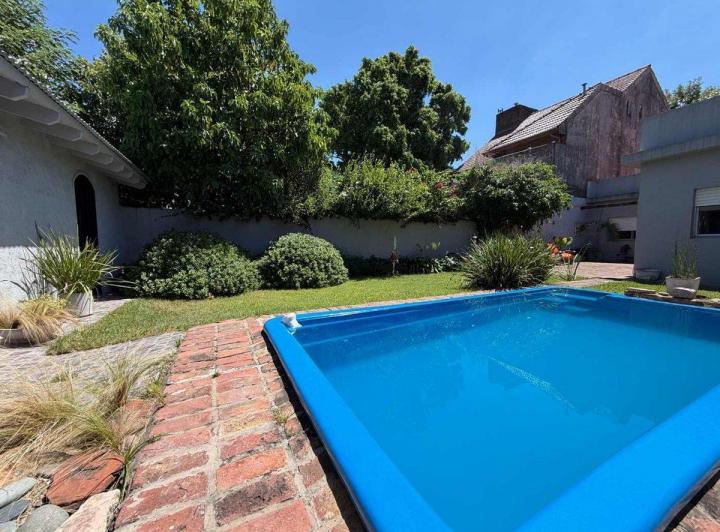 Casa · 164m² · 5 Ambientes · 2 Cocheras
