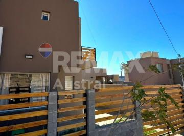PH · 120m² · 4 Ambientes · Casa PH 3 Dorm. con Patio en Rada Tilly!