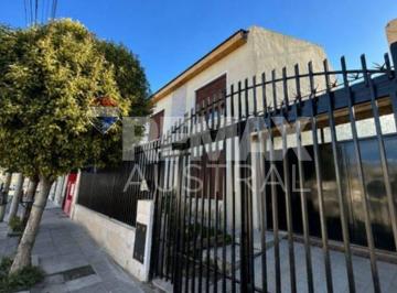 Casa · 227m² · 6 Ambientes · 1 Cochera · Casa 4 Dorm. Zona La Loma