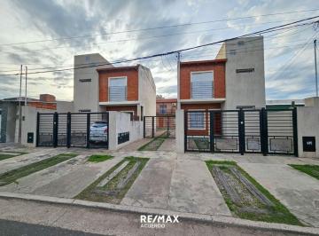 Casa · 60m² · 3 Ambientes · 1 Cochera · Duplex 2 Habitabitaciones San Nicolas