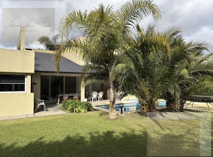 Casa · 200m² · 4 Ambientes · 2 Cocheras