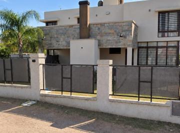 Casa de 5 ambientes, Córdoba · Valle Escondido a 200 m Hola Valle Dúplex Inmenso 2 Dor, 2 Bañ Jardín Gelería