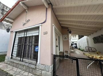 Casa · 150m² · 4 Ambientes · 2 Cocheras · En Venta Casa 4 Ambientes con Patio Excelente Ubicacion
