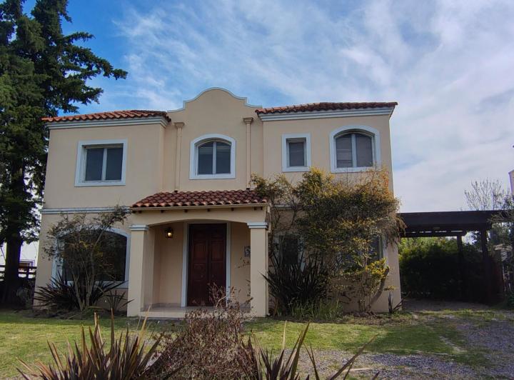 Casa · 180m² · 3 Dormitorios · 1 Cochera