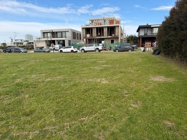 Terreno · 909m²