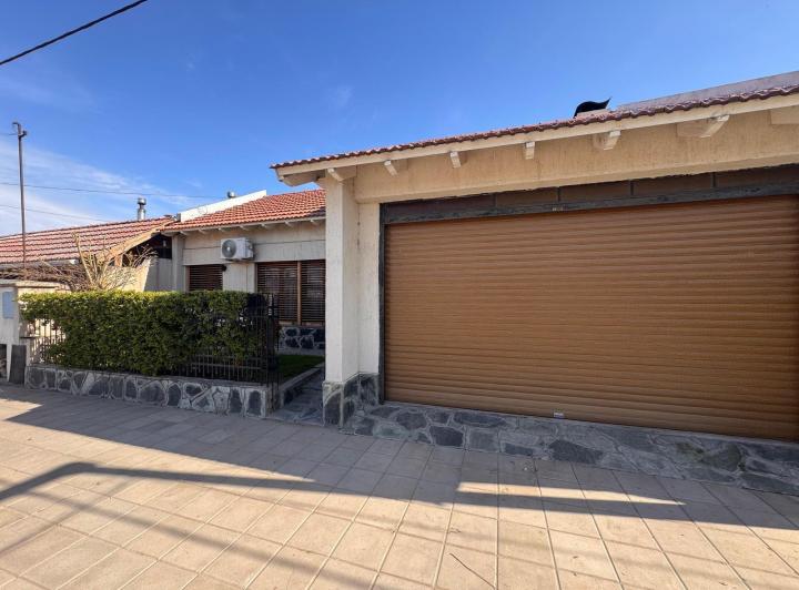 Casa · 110m² · 4 Ambientes · 2 Cocheras