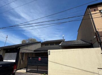 Casa de 9 ambientes, Santo Tomé · Casa de 280 m² con 4 Dorm., 2 Cocheras, Pileta, Quincho.