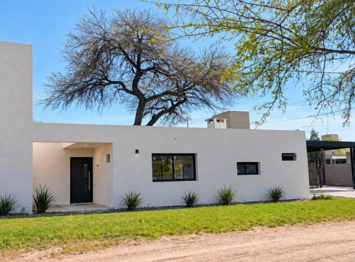 Casa · 170m² · 3 Ambientes · 2 Cocheras