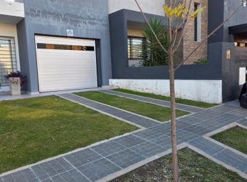 Casa · 133m² · 2 Dormitorios · 1 Cochera · Casa en Miradores de Manantiales