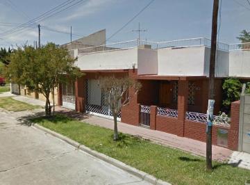 Casa · 207m² · 5 Ambientes · 1 Cochera · Casa en Venta - 4 Dorm. 2 Baños - Cochera - 207 m² - Quilmes