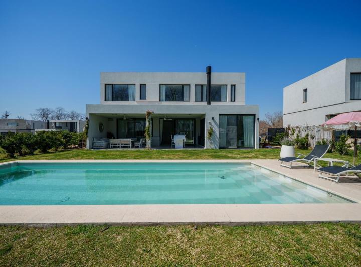 Casa · 222m² · 5 Ambientes · 2 Cocheras