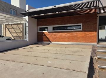 Casa · 162m² · 5 Ambientes · 2 Cocheras · Venta Casa en Rincones de Manantiales