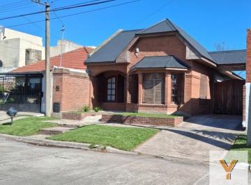 Casa · 280m² · 6 Ambientes · Casa en Venta - 4 Dorm. 1 Baño - Necochea