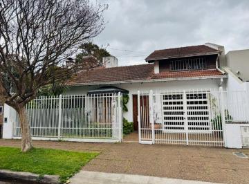 Casa · 184m² · 4 Ambientes · 1 Cochera · Casa en Venta/san Isidro/4 Amb/jardín/pileta