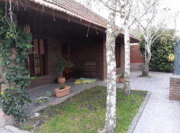 Casa · 195m² · 5 Ambientes · Casa 5 Ambientes con Parque y Quincho - Barrio Jardin Peralta Ramos - Apta Credito