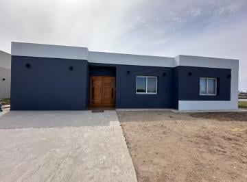 Casa · 195m² · 5 Ambientes · 4 Cocheras · Casa en Venta en Naudir Delta Al Rio, con Orientación Noroeste Pileta Galería con Parrilla y Terraza