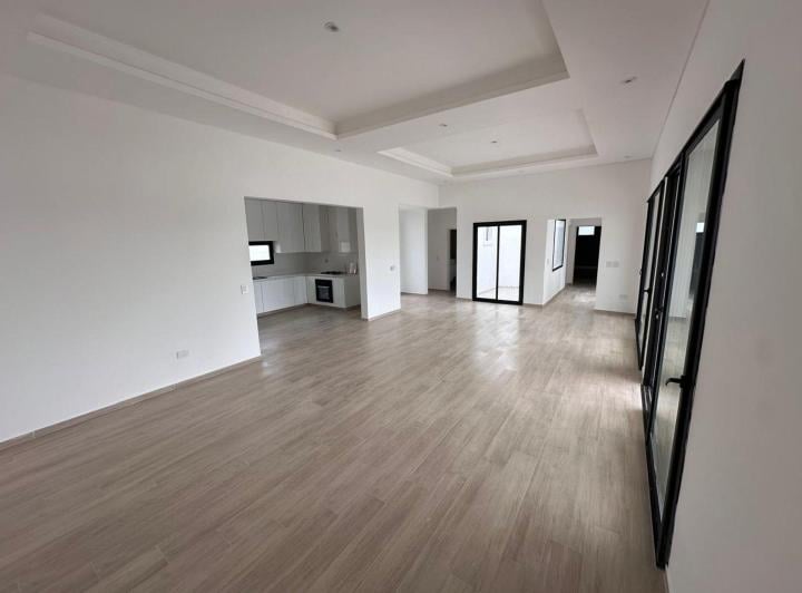 Casa · 184m² · 5 Ambientes · 6 Cocheras