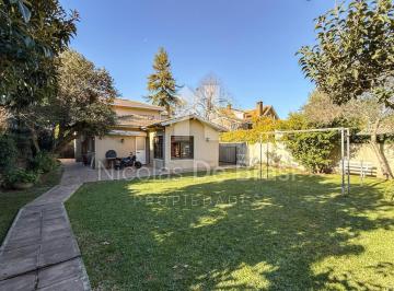 Casa · 382m² · 6 Ambientes · 3 Cocheras · Venta Casa 4 Dorm. Jardin Pileta en Acassuso, Av Libertador Al Rio