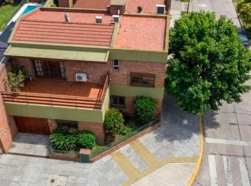 Casa · 168m² · 5 Ambientes · 1 Cochera · Casa en Venta V. Pueyrredòn - Patio - Parrilla - Garage