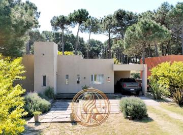 Casa · 120m² · 4 Ambientes · 1 Cochera · Alquiler de Verano Casa Punta Médanos con Pileta Barrio Cerrado