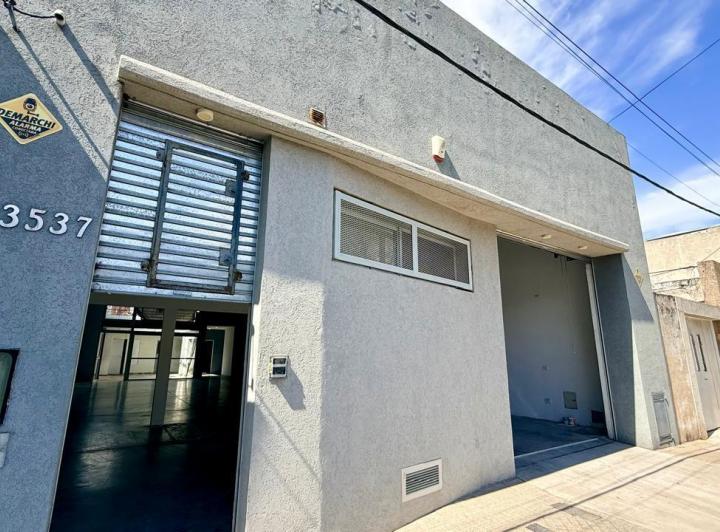 Local comercial · 166m²