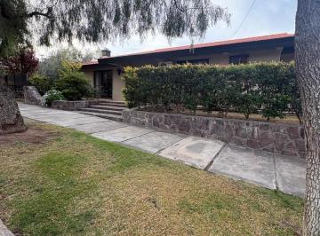 Casa · 300m² · 5 Ambientes · 2 Cocheras · Casa en Barrio Dalvian