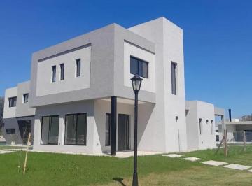 Casa · 194m² · 5 Ambientes · Casa en Venta - 4 Dorm. 5 Baños - Pilar