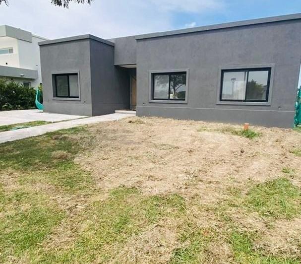 Casa · 160m² · 4 Ambientes · 1 Cochera