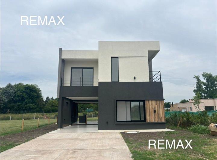 Casa · 200m² · 5 Ambientes · 3 Cocheras