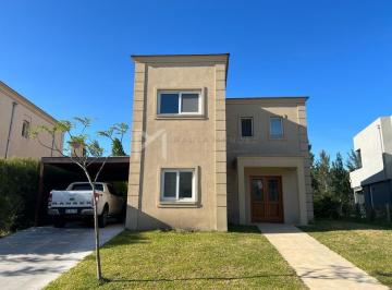 Casa · 200m² · 4 Ambientes · 1 Cochera · Casa Chalet en Venta en Castaños, Nordelta, Tigre