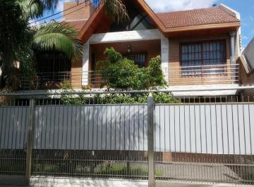 Casa · 250m² · 4 Ambientes · 1 Cochera · Casa Venta - 3 Dorm. 3 Baños - 330 m² Totales - San Justo
