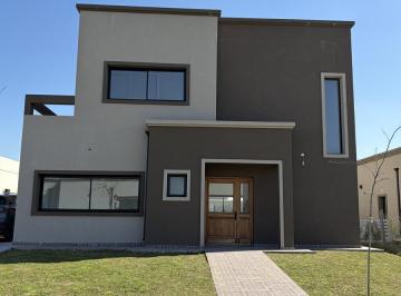 Casa · 221m² · 6 Ambientes · 2 Cocheras · Casa en San Pablo