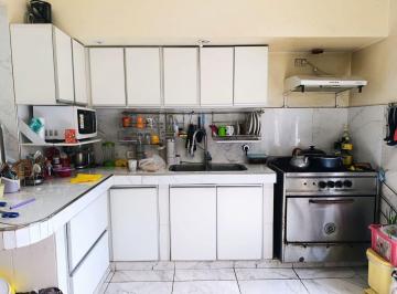 Casa · 95m² · 3 Ambientes · 1 Cochera · Oportunidad Venta Casa 30 m² Fondo Coch Mataderos